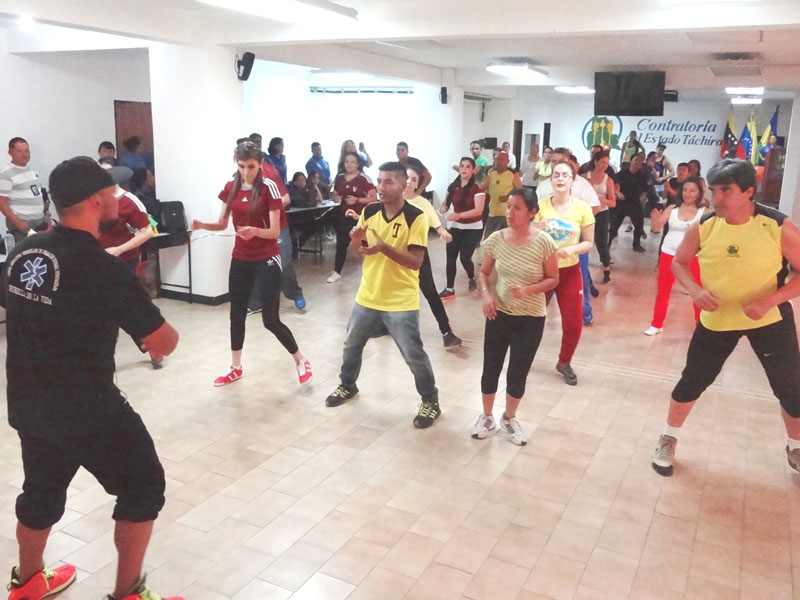 Bailoterapia Día del Empleado Público 26