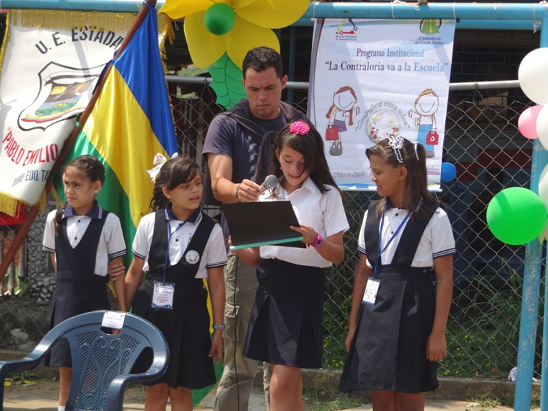 Rescatando Valores a través del Programa "La Contraloría Va a la Escuela"7