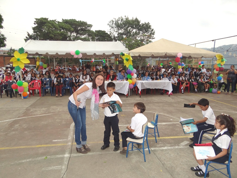 Rescatando Valores a través del Programa "La Contraloría Va a la Escuela"10