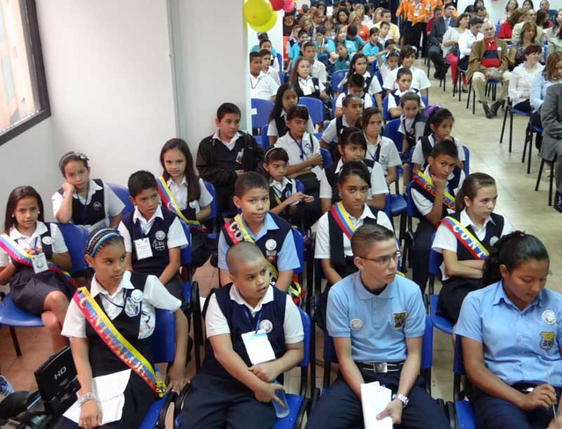 Juramentación 2013 Niños Contralores4