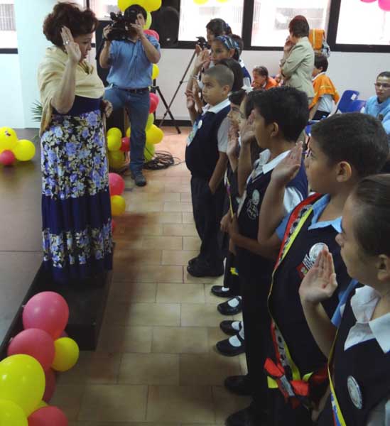 Juramentación 2013 Niños Contralores11