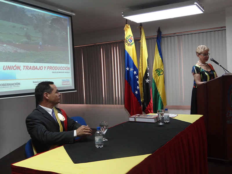 Gobernador del Estado Entrega Memoria y Cuenta Ejercicio Fiscal 20153