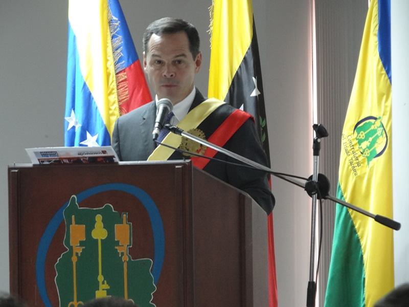 Gobernador del Estado Entrega Memoria y Cuenta Ejercicio Fiscal 201517