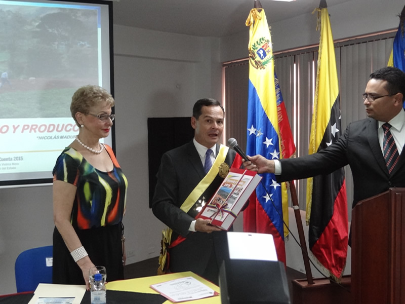 Gobernador del Estado Entrega Memoria y Cuenta Ejercicio Fiscal 201519