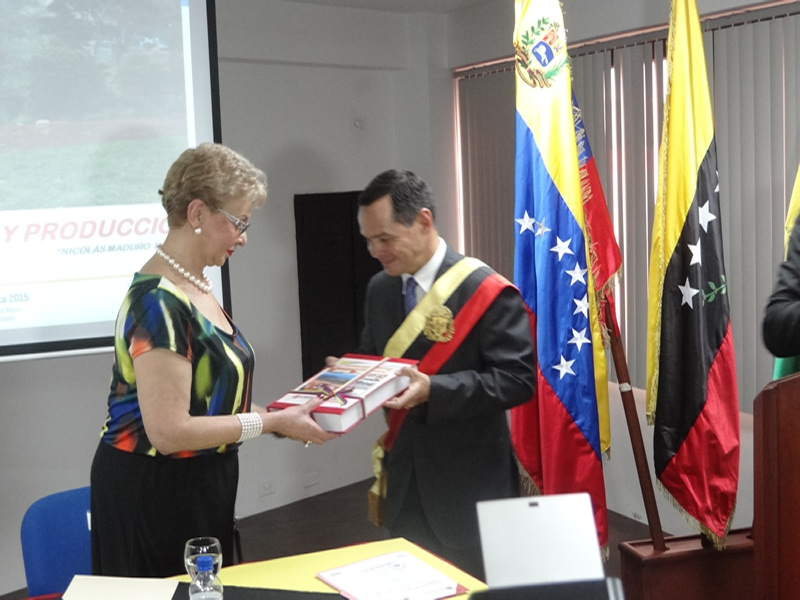 Gobernador del Estado Entrega Memoria y Cuenta Ejercicio Fiscal 201521