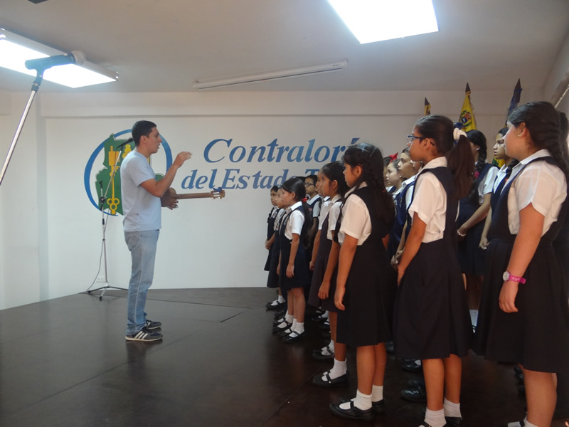 Grabación de Himnos con Niños del Programa la Contraloría va a la Escuela 7
