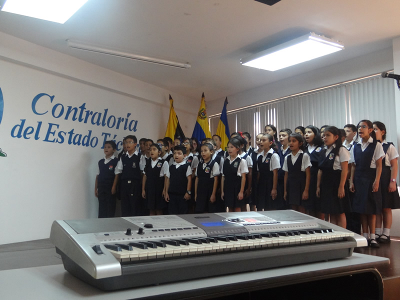 Grabación de Himnos con Niños del Programa la Contraloría va a la Escuela 12