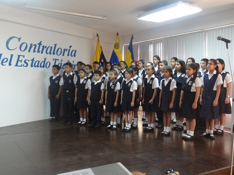 Grabación de Himnos con Niños del Programa la Contraloría va a la Escuela 13