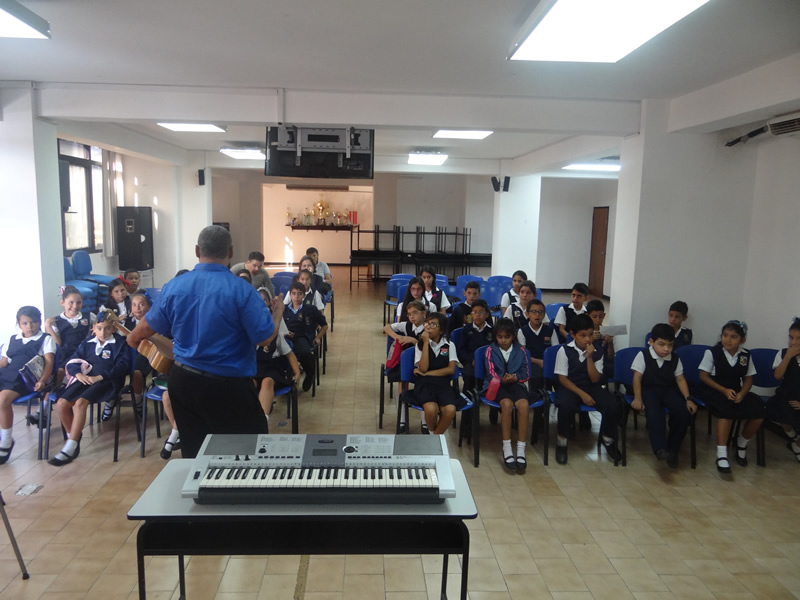 Grabación de Himnos con Niños del Programa la Contraloría va a la Escuela 15