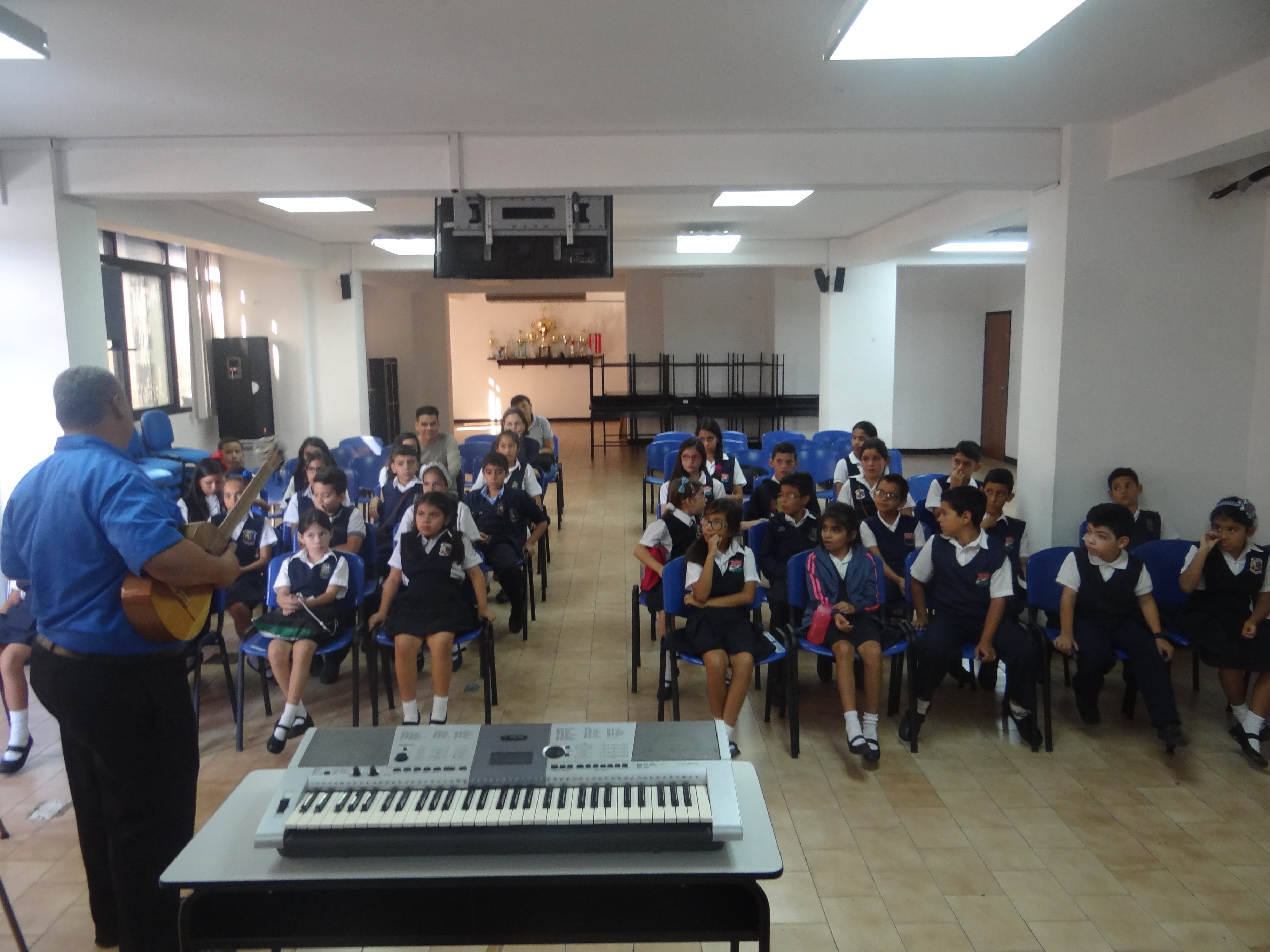 Grabación de Himnos con Niños del Programa la Contraloría va a la Escuela 18