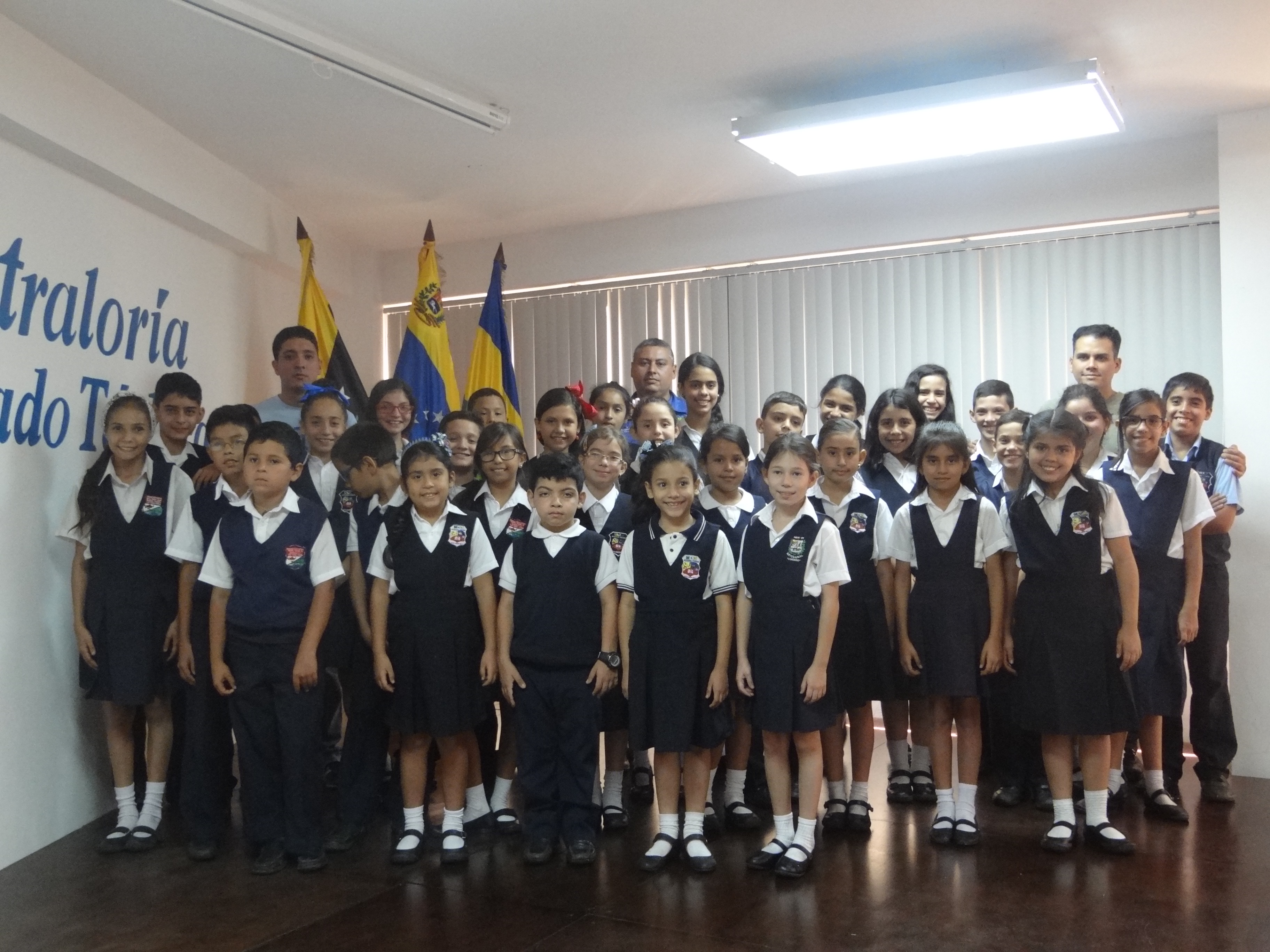 Grabación de Himnos con Niños del Programa la Contraloría va a la Escuela 23