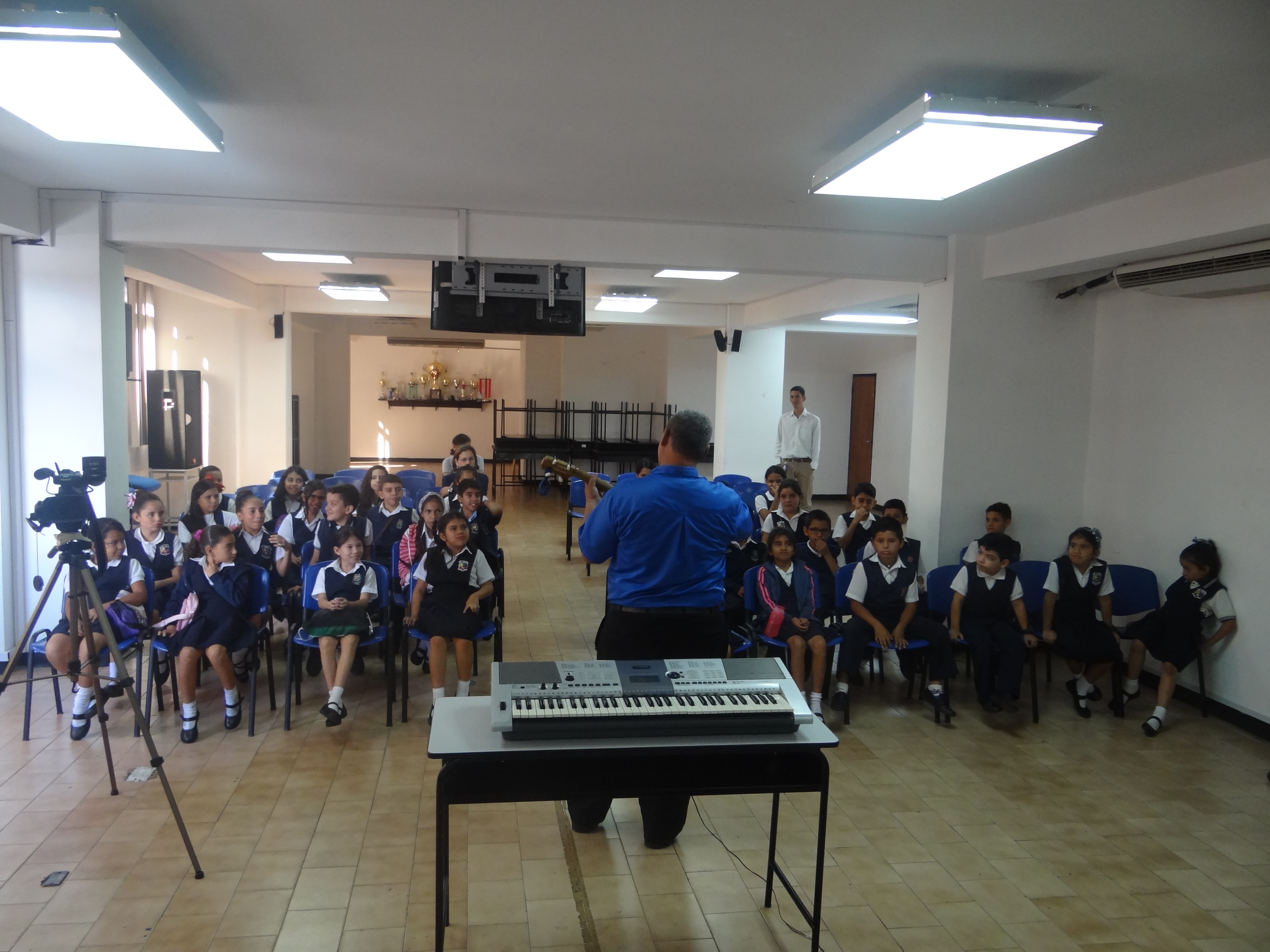 Grabación de Himnos con Niños del Programa la Contraloría va a la Escuela 25