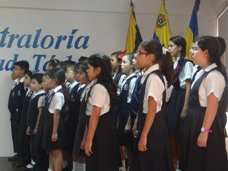 Grabación de Himnos con Niños del Programa la Contraloría va a la Escuela 28