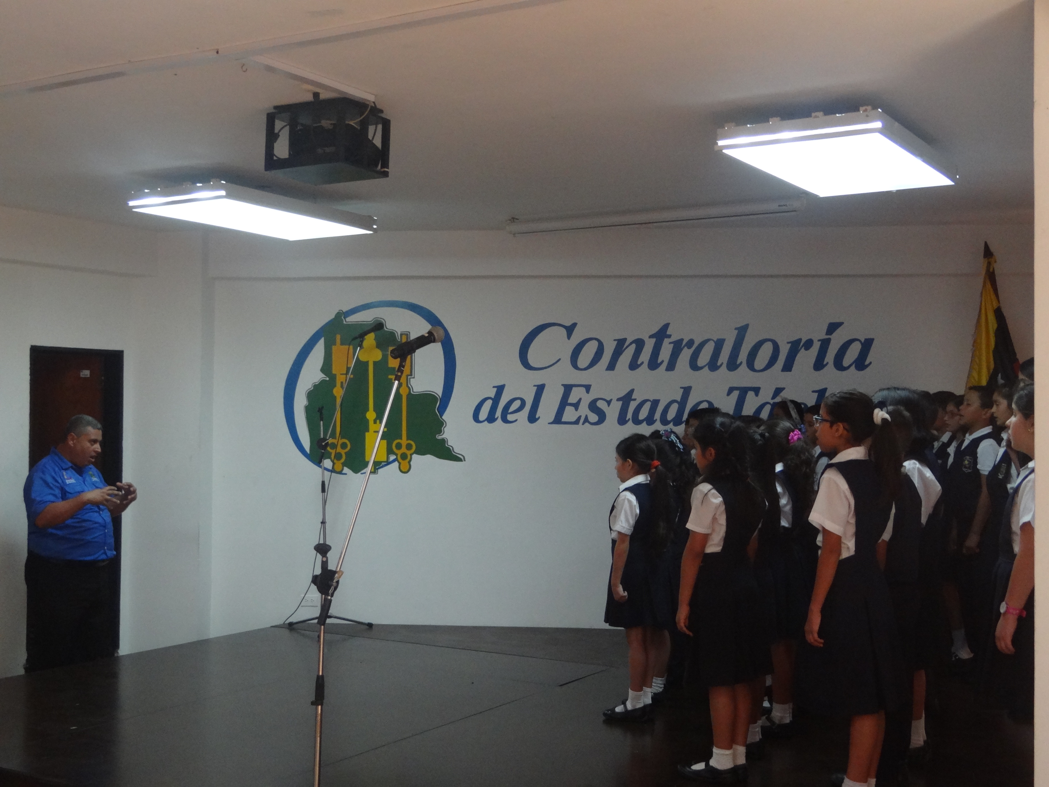 Grabación de Himnos con Niños del Programa la Contraloría va a la Escuela 30