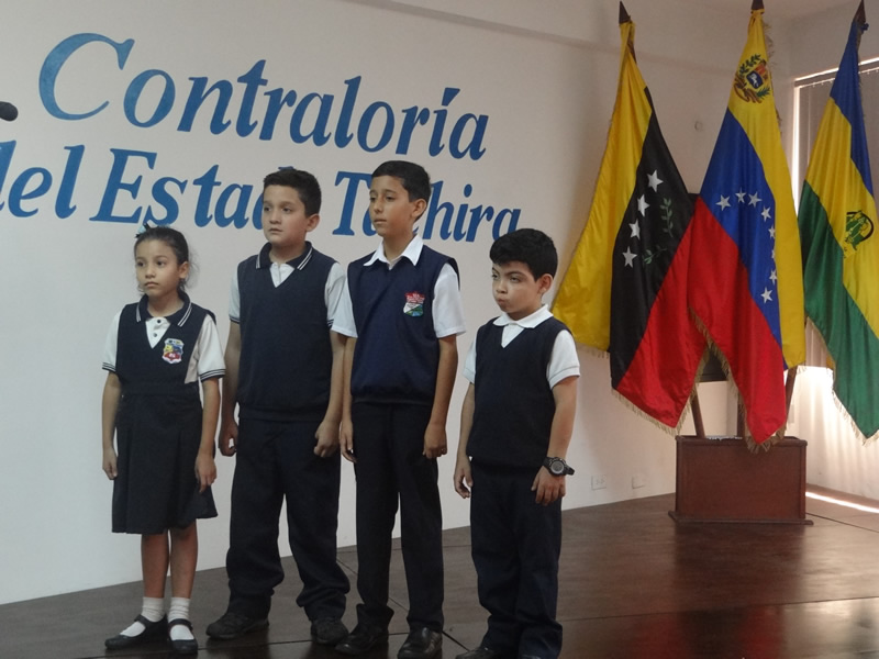 Grabación de Himnos con Niños del Programa la Contraloría va a la Escuela 34