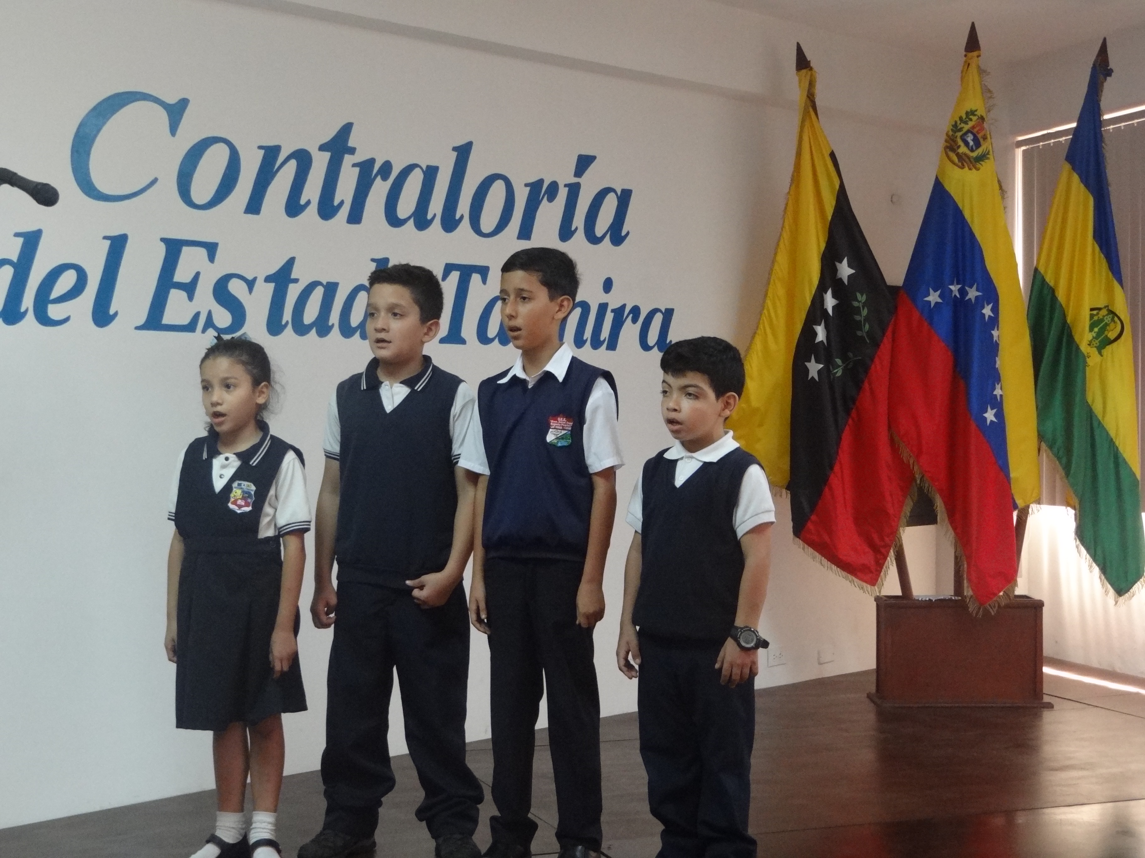Grabación de Himnos con Niños del Programa la Contraloría va a la Escuela 35