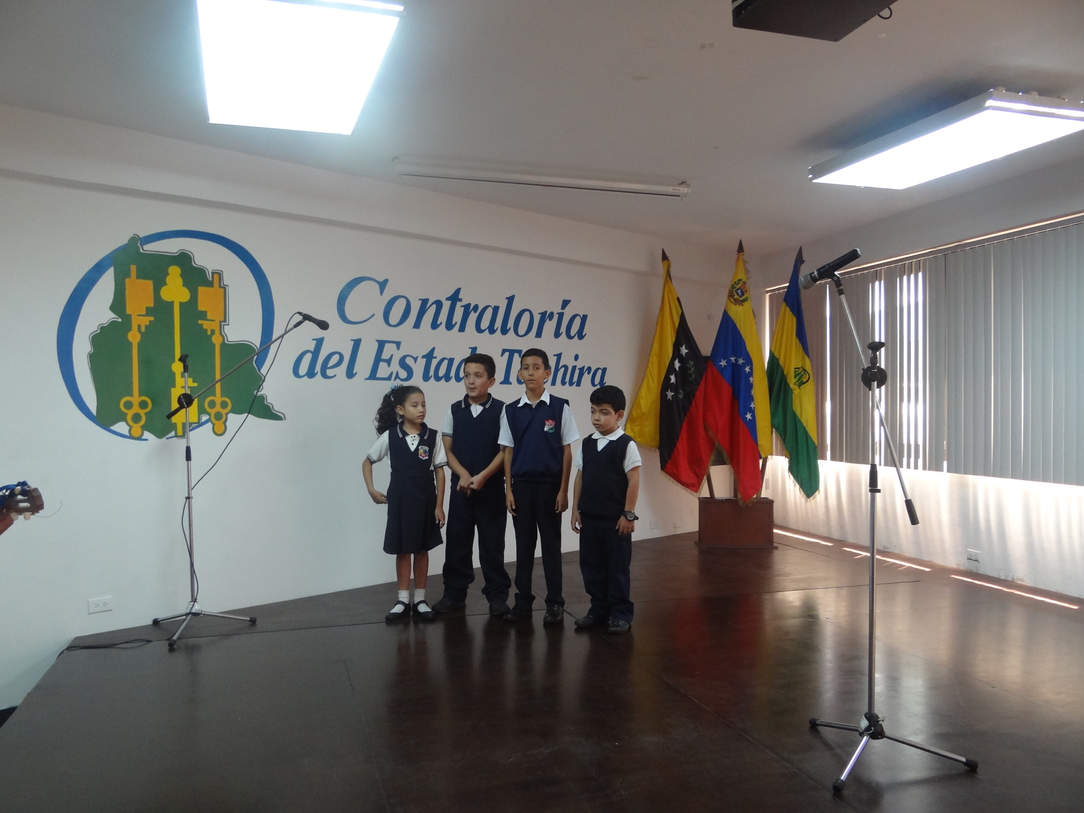 Grabación de Himnos con Niños del Programa la Contraloría va a la Escuela 38