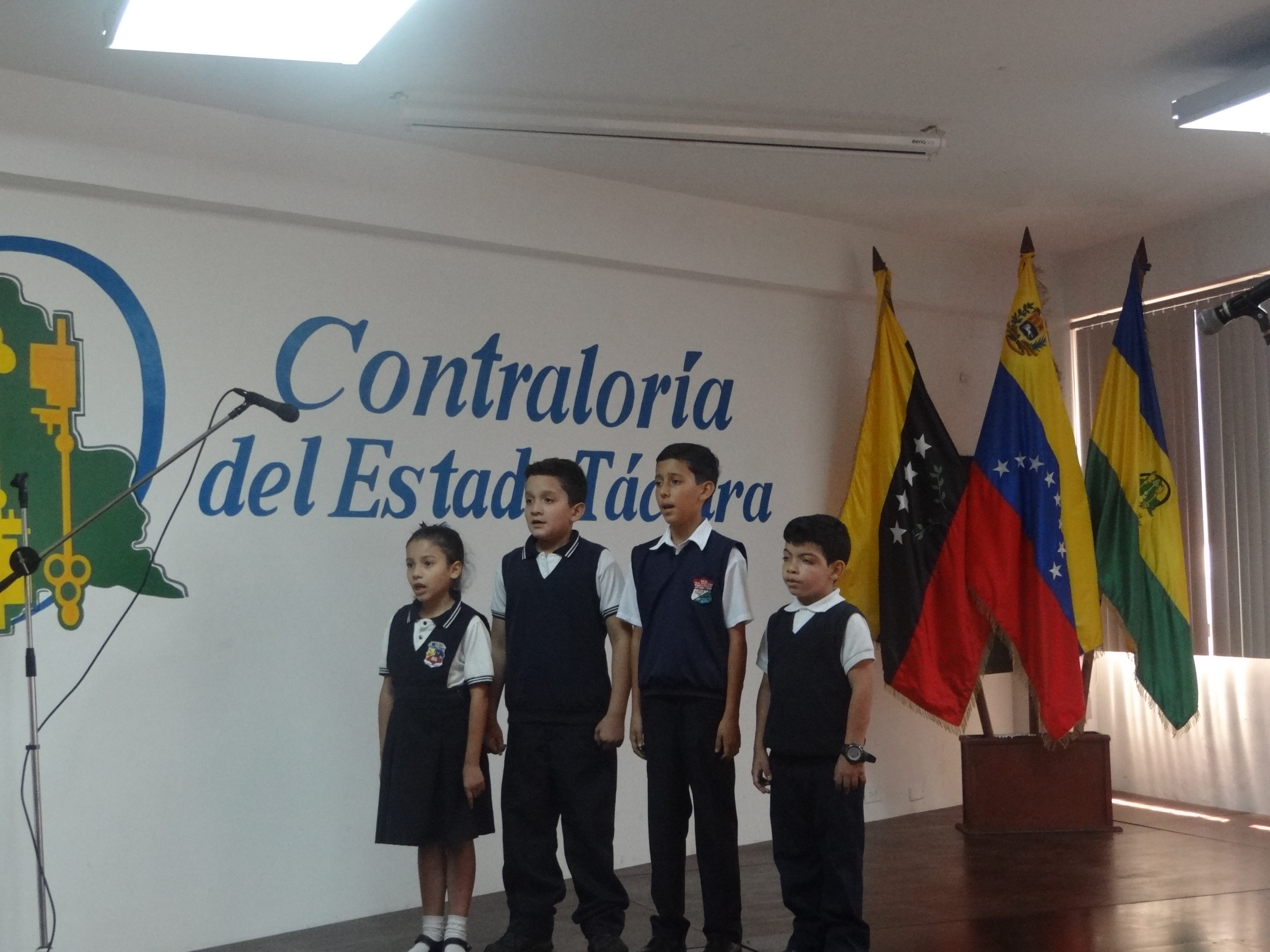 Grabación de Himnos con Niños del Programa la Contraloría va a la Escuela 39