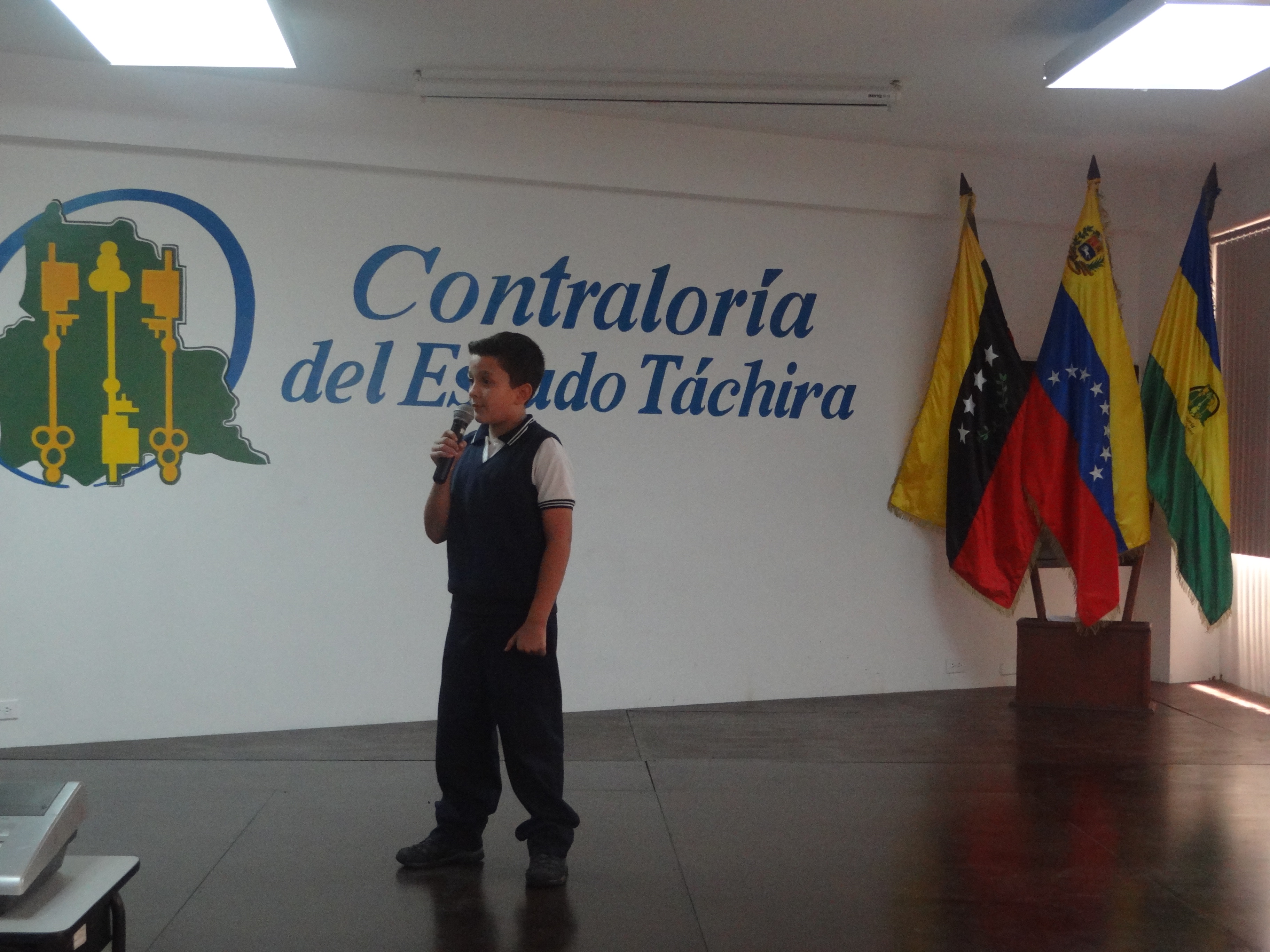 Grabación de Himnos con Niños del Programa la Contraloría va a la Escuela 42