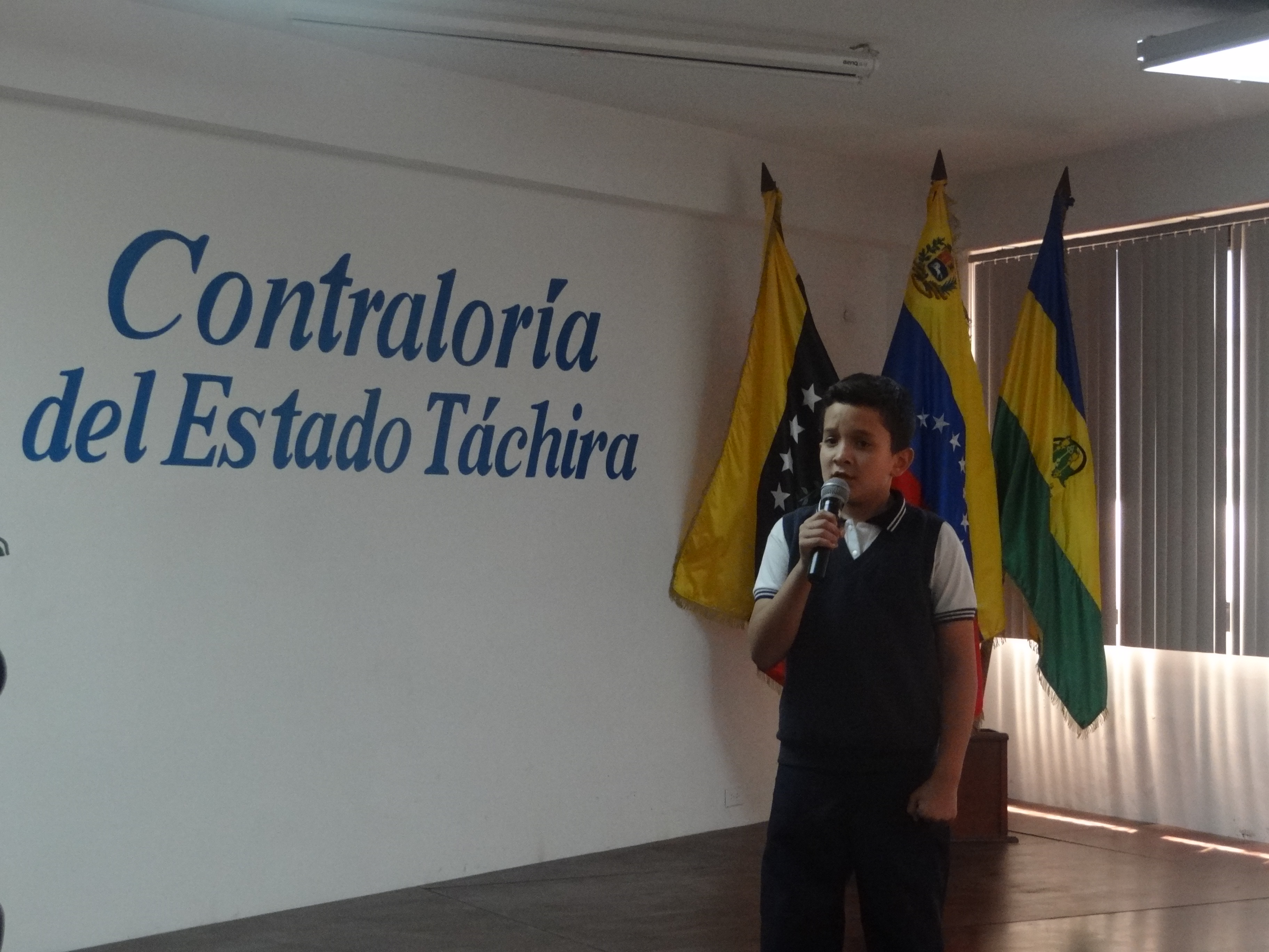 Grabación de Himnos con Niños del Programa la Contraloría va a la Escuela 43
