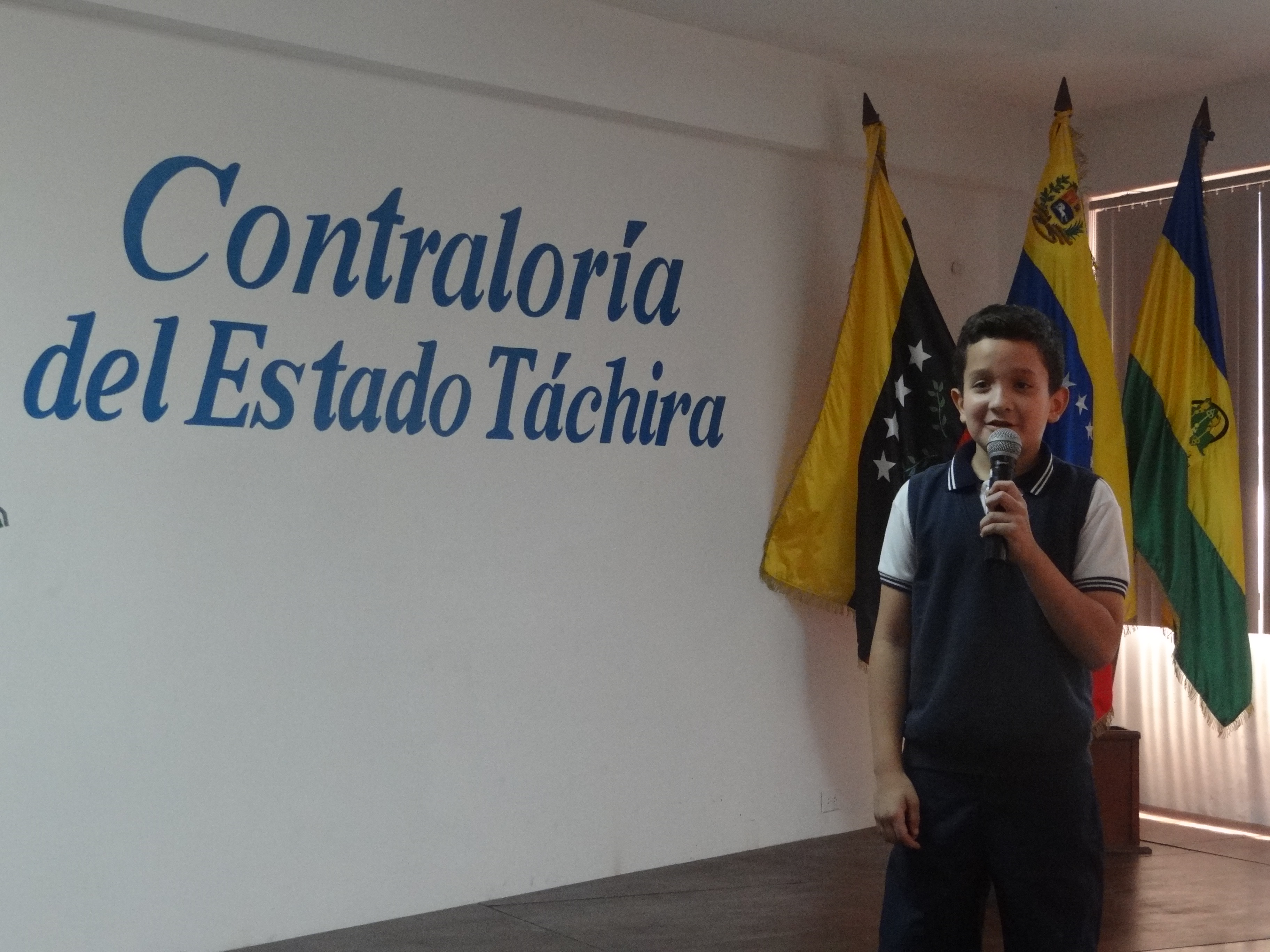 Grabación de Himnos con Niños del Programa la Contraloría va a la Escuela 44