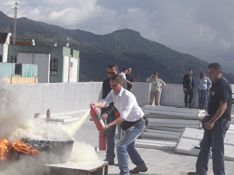 Taller y Simulacro de Incendios 10