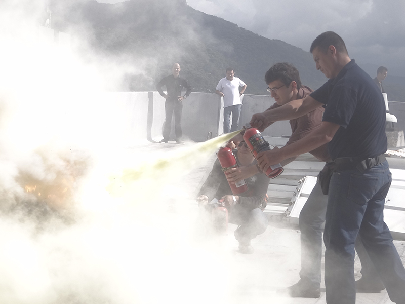 Taller y Simulacro de Incendios 12