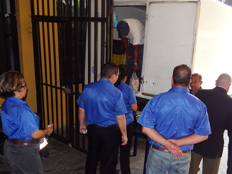 Jornada de venta de pescado y pollo3