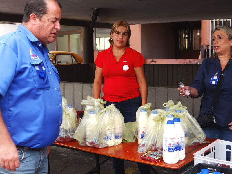 Jornada de venta de pescado y pollo10