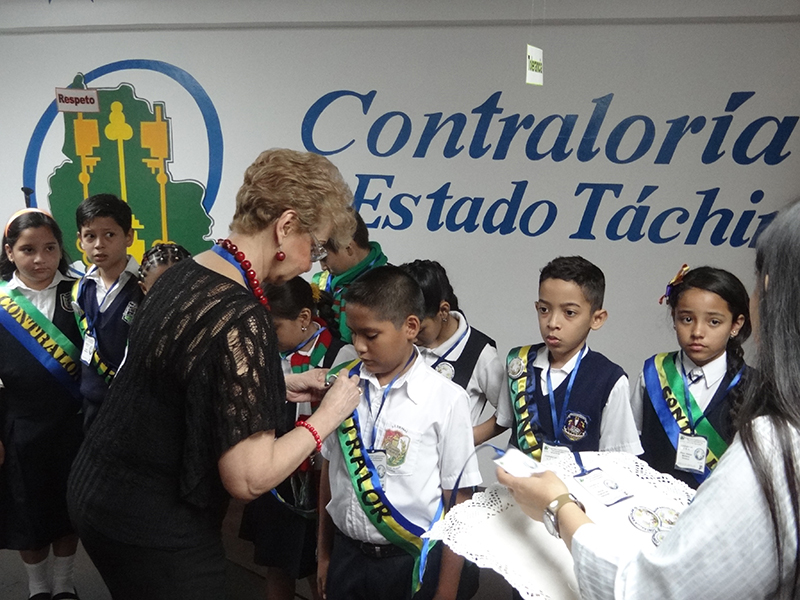 XII Juramentación de niños y niñas contralores2