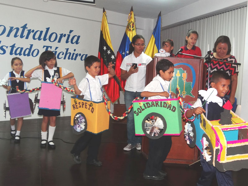 XIII juramentacion de Niños y Niñas Contralores41
